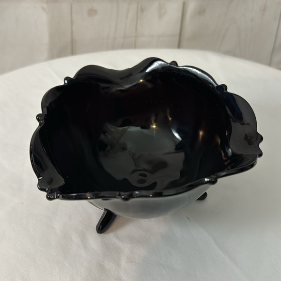 L.E. Smith Black Amethyst Vintage 3 Footed Condiment Bowl with Glass Ladle - Picture 6 of 11